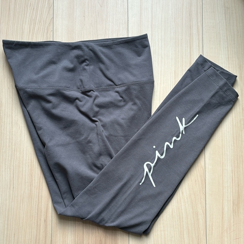 New With Tags Victoria’s Secret Pink Script Logo Leggings. Size Large